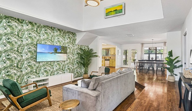 Tropical Paradise! Hammock*NEW Hot Tub*Swing*Foosball