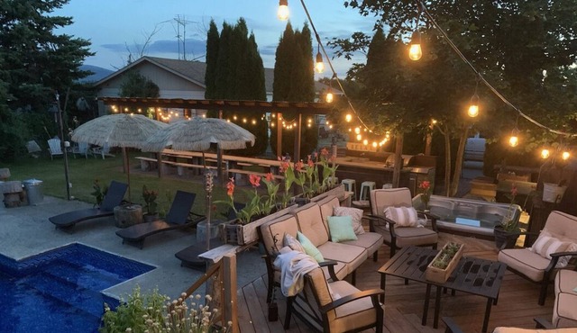 Tropical paradise swimming pool hot tub family friendly sleeps 21 fire pit yard