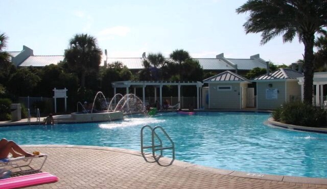 Tropical Paradise in Beach Retreat - FREE Beach Serv. In Season Mar - Oct!