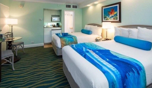 TROPICAL PARADISE! 3 COMFY UNITS, 2 POOLS, TIKI BAR