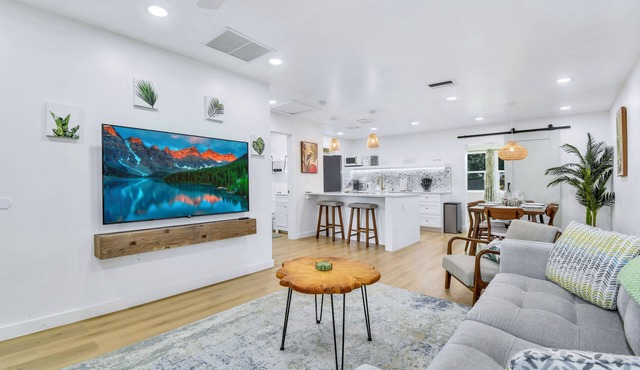 Tropical Paradise w/3 Pools & Only 13 Mins to Beach