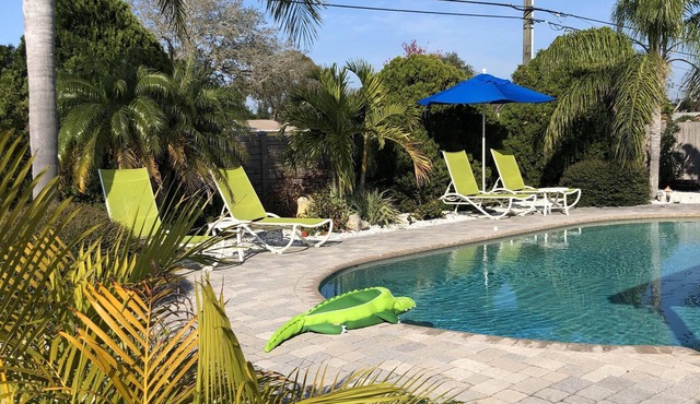 Tropical pool home close to the beach, never floods, high and dry