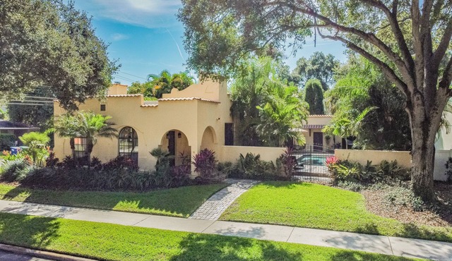 Tropical pool home in South Tampa