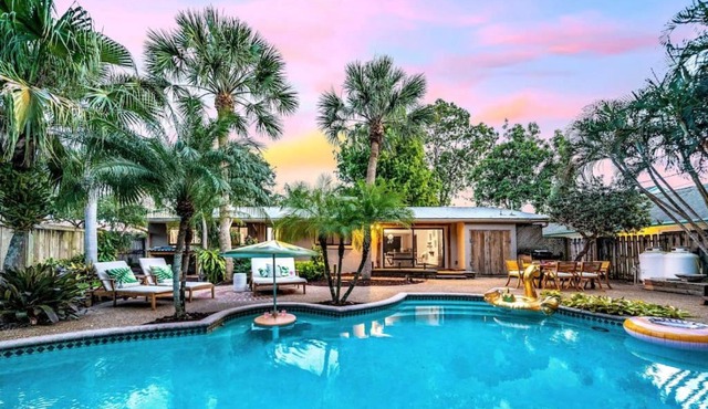 Tropical Pool Tiki Heaven