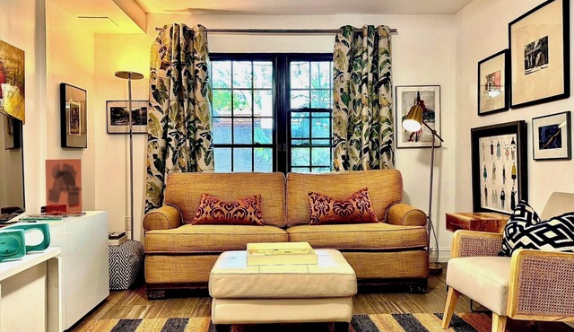 Tropical, private, downtown