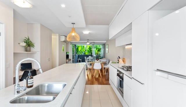 Tropical Resort ~ 2 Bed/2 Bath/1 Car ~ West End