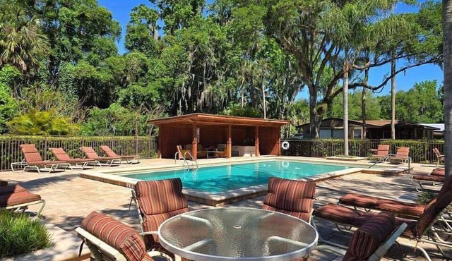 Tropical Resort & Marina on Lake Beresford
