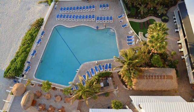 Tropical Retreat with Pool, Spa & Resort-Style Amenities