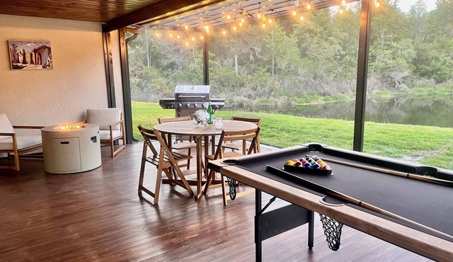 Tropical Retreat with Wildlife Lakeview- Pool Table, Gas Oven & Fire Pit