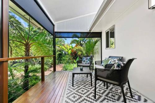Tropical Retreat with BBQ Deck by Custom Bnb Hosting