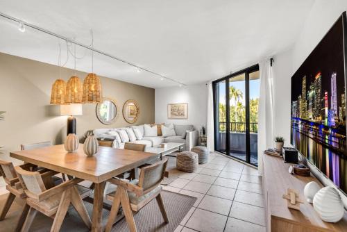 Tropical Retreat with Beach Resort Amenities