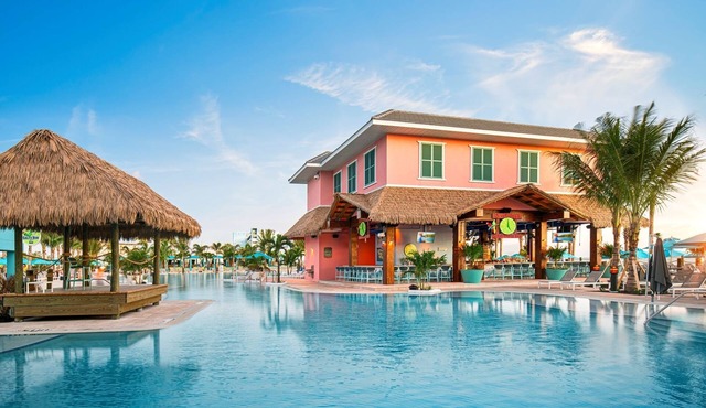 Tropical Romantic Getaway Steps Away from Sand w/Exclusive Beach Club Access