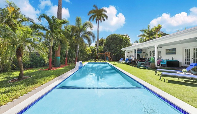Tropical salt water pool home close to beaches,Hard Rock,Airport and Downtown!