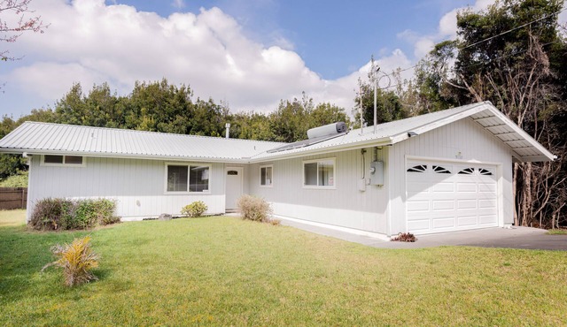 Tropical snowbird escape by world’s tallest volcano - lanai, yard & washer/dryer