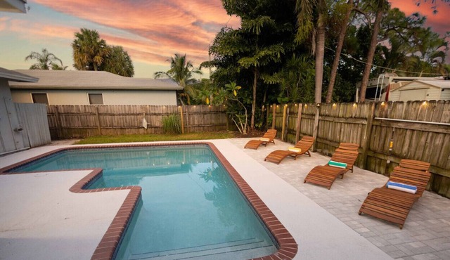 Tropical Spa Escape Sauna/Pool/Hot tub Firepit BBQ 4Bdr Hosted be Relaxtay