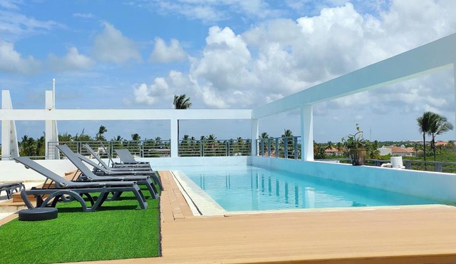 TROPICAL SUITES with ROOFTOP POOL, BEACH CLUB, SPA, RESTAURANTS