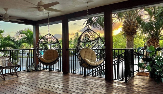 Tropical Treehouse, Beach Access
