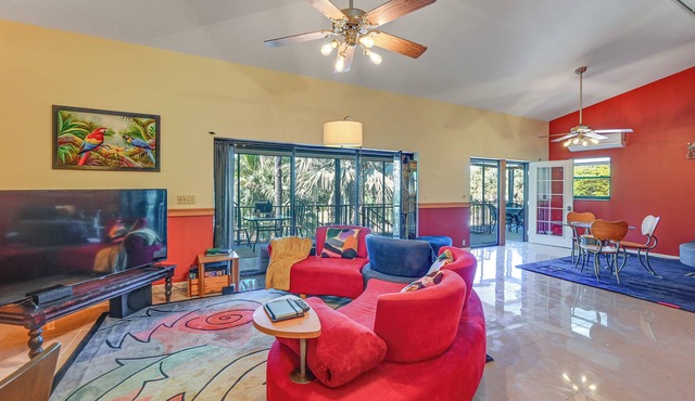 Tropical Vibes! Riverfront Bonita Springs Hideaway