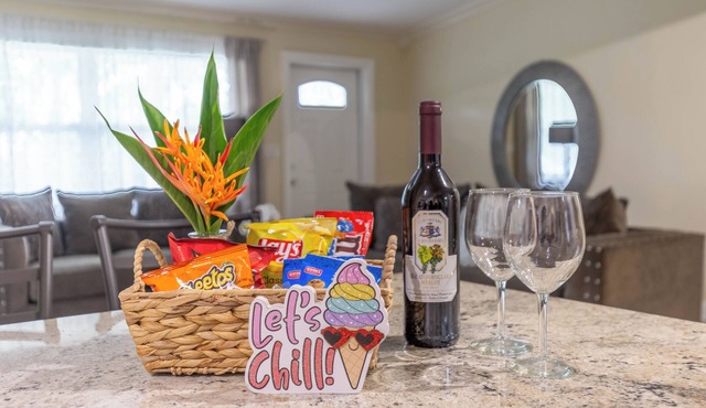 Tropical Vibes! Spacious 3BD/2BA, BBQ, Parking & more -10 min to Best Locations