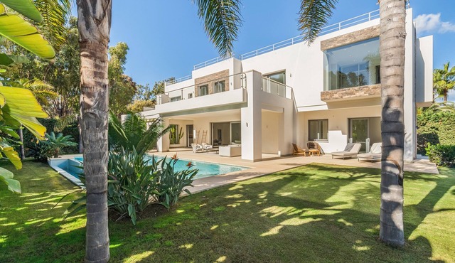 Tropical Villa by the Beach