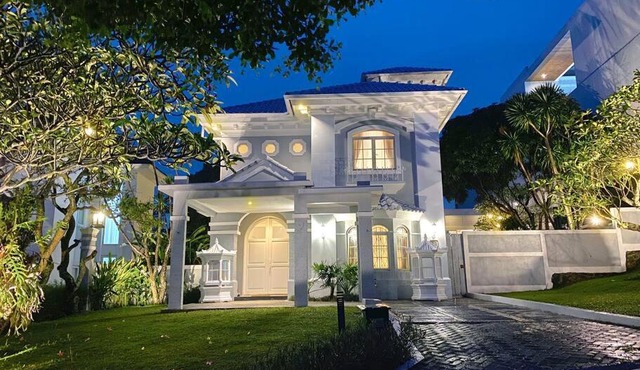 Tropical Villa by Villapedia