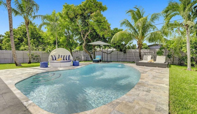 Tropical Villa. feels like paradise. private, peaceful, and central to many stores.