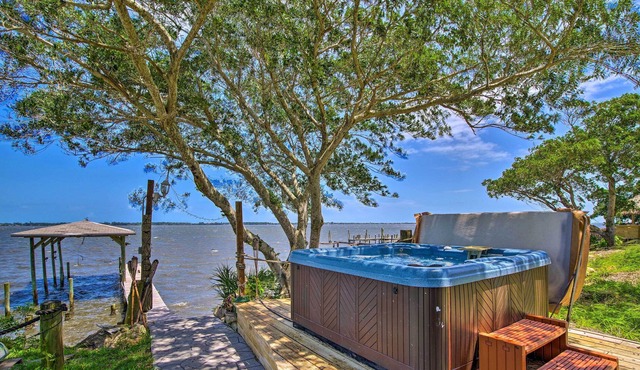 Tropical Villa: Screened Porch & Water View!