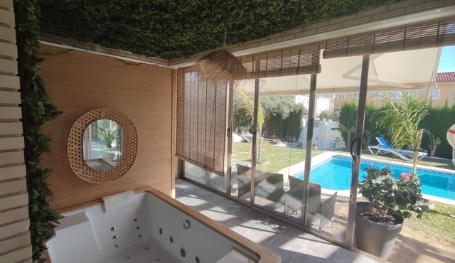 Tropical villa with Spa, private pool and beach at 3 minutes walking distance.