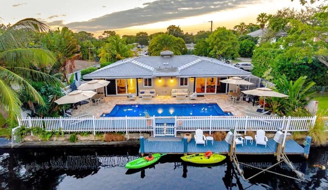 Tropical Waterfront Shared Pool 2bd 2ba Duplex