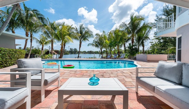Tropical Waterfront Family Oasis - Heated Pool - Near the Beach & Aventura Mall!