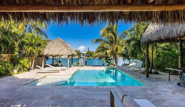 Tropical Waterfront Retreat in Miami Beach: Your Ultimate Vacation Escape