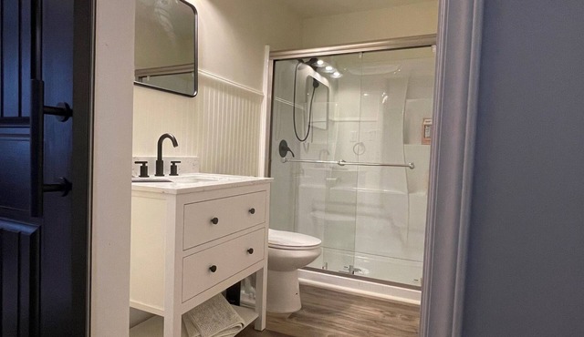 Trotters Cottage-Close to Bruces Field and Downtown
