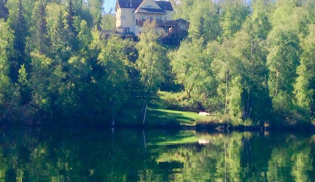 Trout Fishing Lake Front- Mt. Views- Fish, Boat, Hike, Play, Swim, sleeps 10