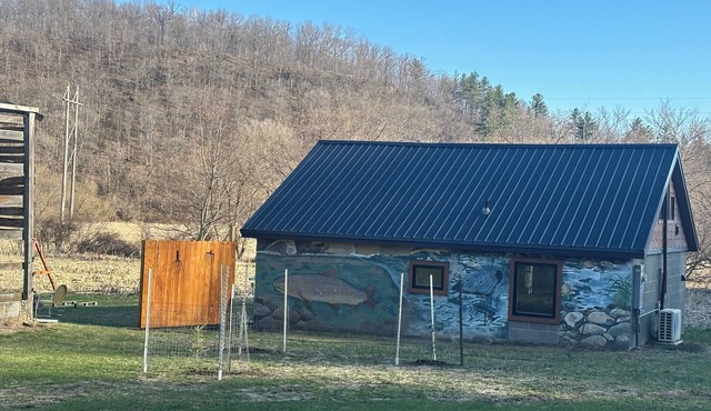 Trout Haus 2-bedroom cottage near the Rush River
