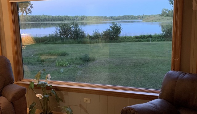 Trout Lake - Frenchman Lake 5 BR 3 BA Home, Wi-Fi, spacious & 1/2 mile to trails