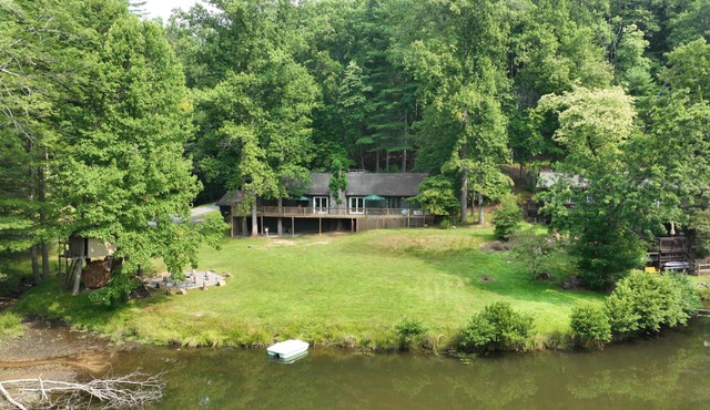 Trout Lake Lodge * Lakefront* Sleeps 8* GameRoom*Powder Horn