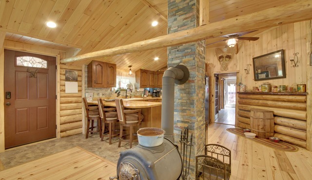 Trout Ponds & Sauna: Unique Log Cabin in Freedom