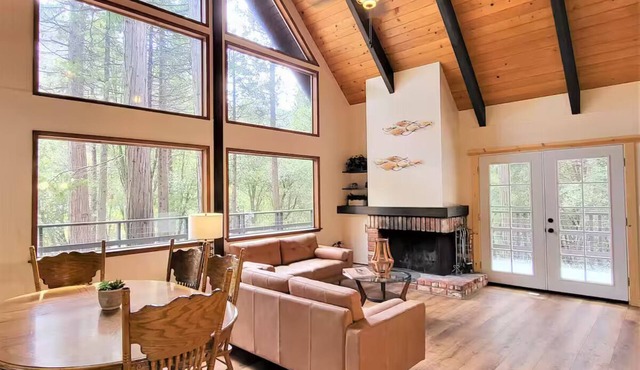 Trout River Cabin - Cozy Quiet Peaceful Retreat