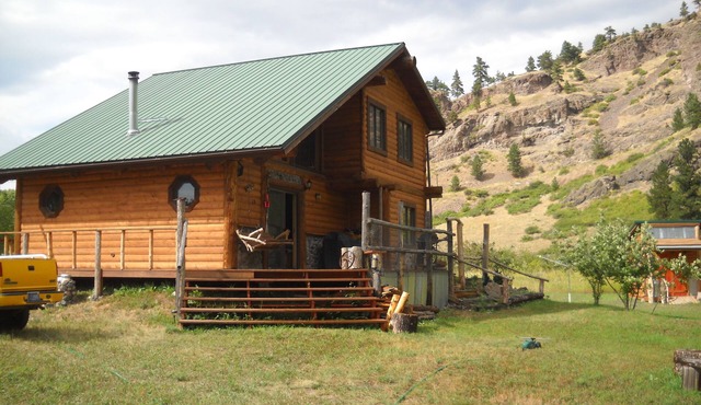 Trout Tales Lodge, Dearborn River front, blue ribbon fishing. Cascade, Craig MT.