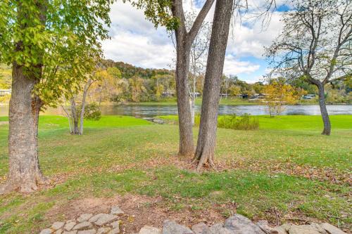 TroutFest Anglers Retreat on White River with Deck