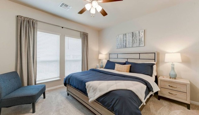 Troy 4BR Hub for Business Pros