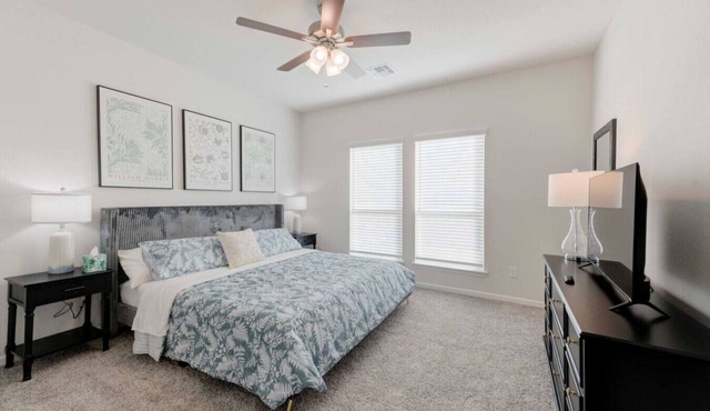 Troy Gem: Stylish & Central Stay