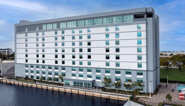 TRU by Hilton Miami Airport South Blue Lagoon, FL