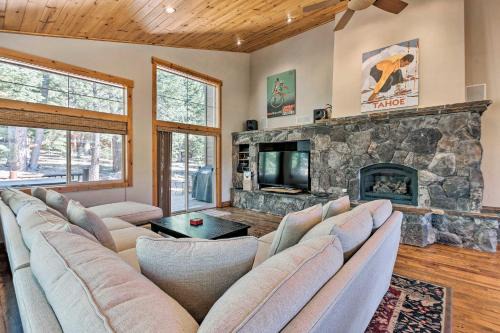 Truckee Escape w/Hot Tub Near Ski Resorts