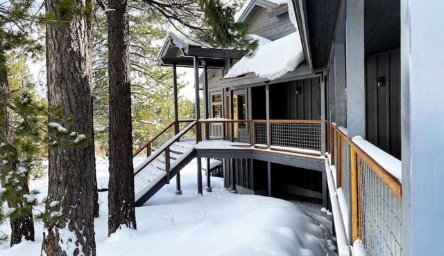 Truckee House · Gorgeous Mountain Oasis, Hot Tub & Chef`s Kitchen