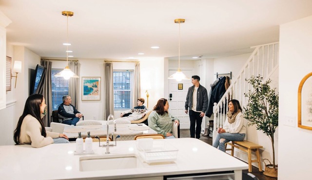 True 2bed/3bath - 20 mins to NYC + MetLife! Luxury Brownstone