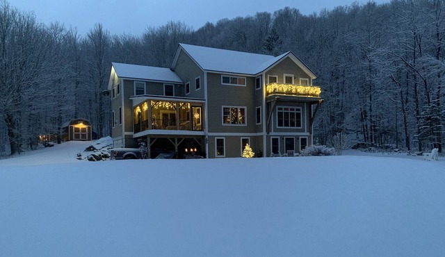 TRUE 3 SEASON HOME! SKI MT SNOW/STRATTON ,ON HARRIMAN, MINUTES TO WILMINGTON.