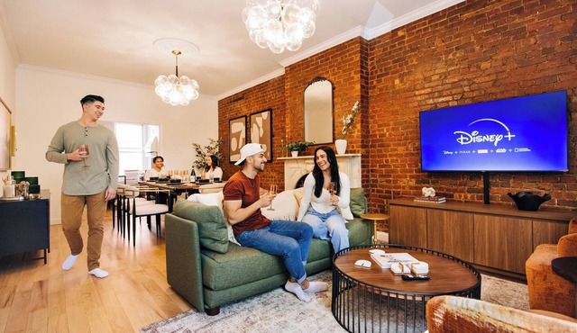 True 3bed/2bath - 20 mins to NYC + MetLife Stadium! Luxury Brownstone