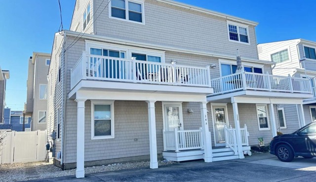 True Beachblock. 5th house from the beach with no streets to cross!