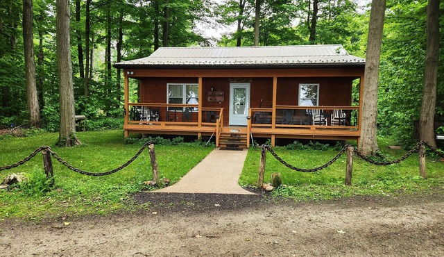 True Lake Beachfront, Stunning Sunsets, Beach glass hunting